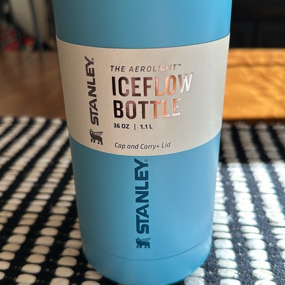 STANLEY ICEFLOW BOTTLE WITH CAP AND CARRY LID 36 OZ - Picture 3 of 9